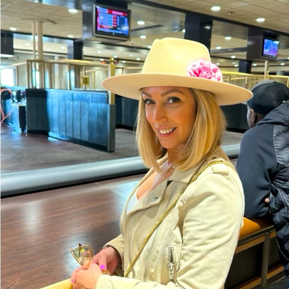 Meet your Posher, Krisztina